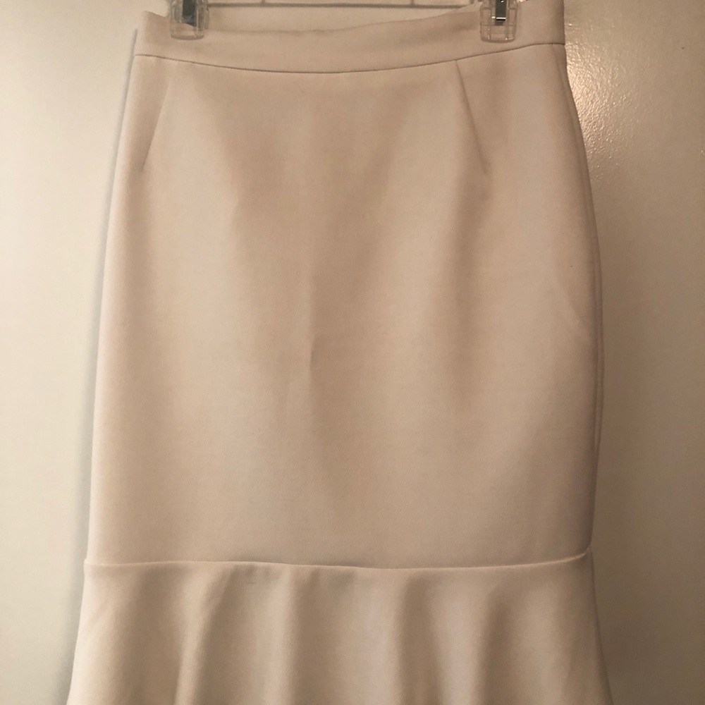 H&M white peplum skirt. Size 10.